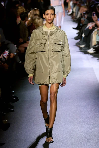 Look 28